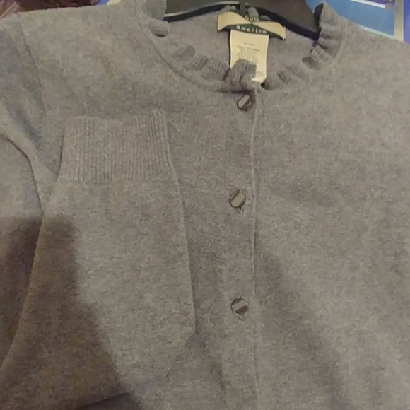 Cardigan small ruffle at neckline - Picture 4 of 6